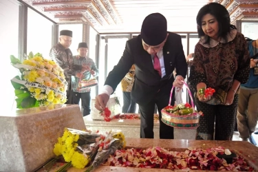 Ziarah ke Makam Bung Hatta di Hari Pahlawan, MenKop Budi Arie: Jadikan Momentum Kebangkitan Koperasi