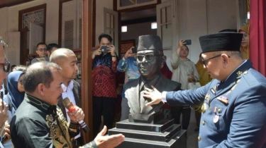 Peringatan Hari Pahlawan, Relief dan Patung Bung Hatta Diresmikan di Padang