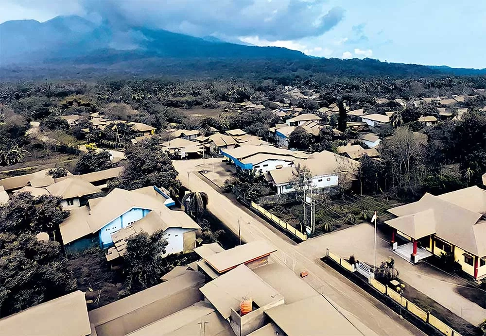 Efek Erupsi Gunung Lewotobi Laki-Laki, Lima Bandara di NTT Ditutup Sementara
