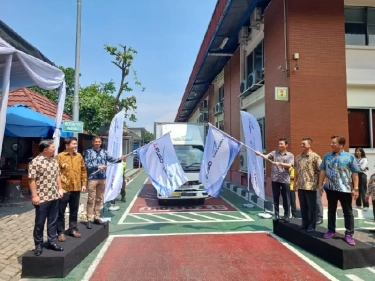 Fuso e Canter Resmi Beroperasi, Jadi Pionir Truk Listrik Angkutan Logistik di Indonesia