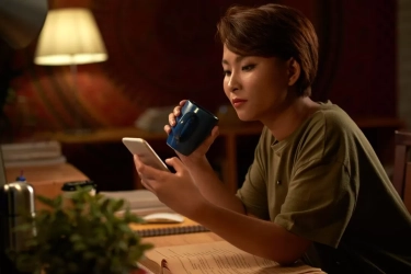 Hidup Lebih Tenang! 7 Cara Menjadi Stoikisme di Media Sosial untuk Mengatasi Komentar Negatif