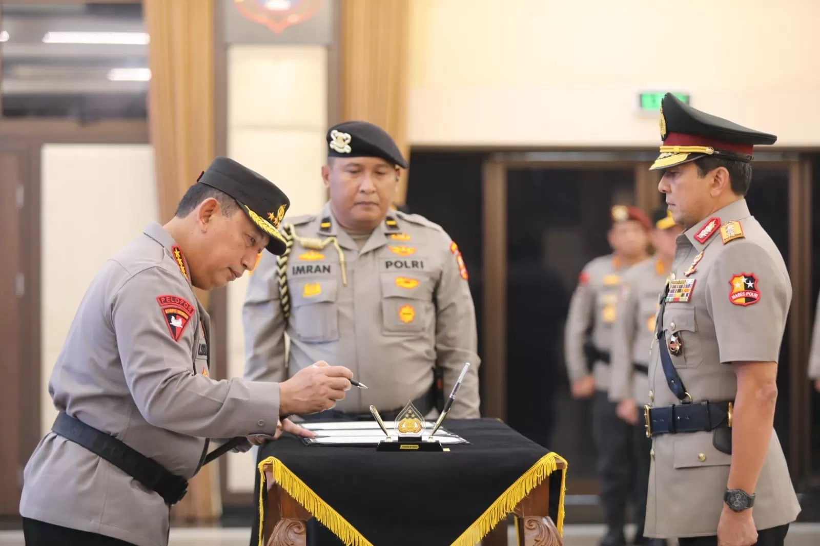 Kapolri Jenderal Listyo Sigit Resmi Lantik Komjen Ahmad Dofiri Sebagai Wakapolri