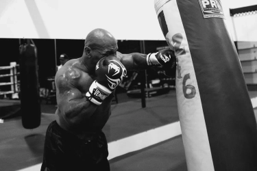 Mike Tyson Siap Baku Hantam Lawan Jake Paul! Duel yang Dinanti dengan Total Hadiah Rp1,2 Triliun