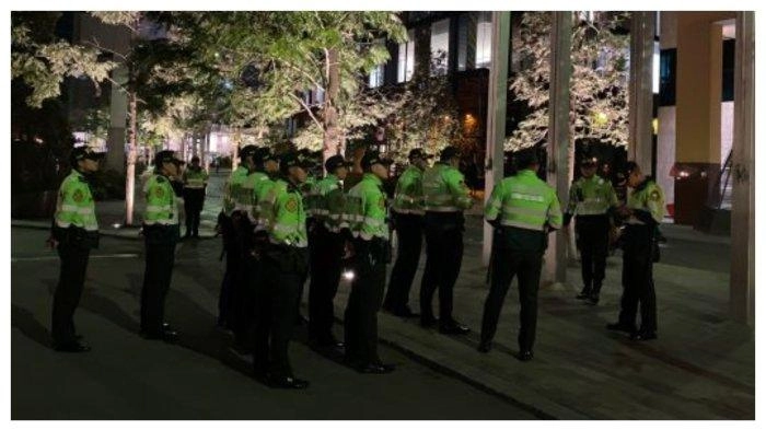 Malam-malam Puluhan Polisi Peru Gelar Apel Pengamanan di Dekat Hotel Penginapan Prabowo