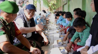 Menkop Budi Arie Tinjau Program Uji Coba Makan Bergizi Gratis di Sukabumi