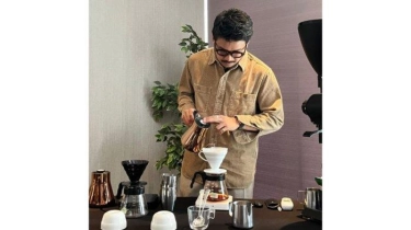 Pengunjung International Coffee Week Terpikat Cara Barista Muhammad Aga Racik Kopi
