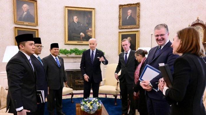 Temui Joe Biden, Prabowo Disambut 50 Tentara yang Berbaris Membawa Bendera di Gedung Putih AS