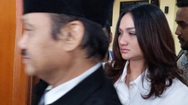 Tengku Dewi Menangis Sesaat Sebelum Mediasi, Andrew Andika Menenangkannya