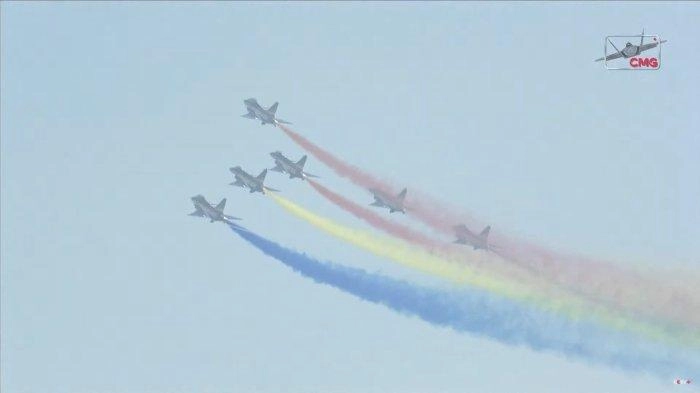 Zhuhai Airshow Dibuka, Jet Tempur Tampilkan Atraksi, tapi Penglihatan Penonton Terhalang Kabut Asap