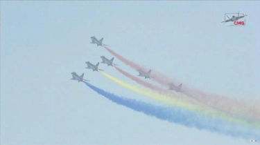 Zhuhai Airshow Dibuka, Jet Tempur Tampilkan Atraksi, tapi Penglihatan Penonton Terhalang Kabut Asap