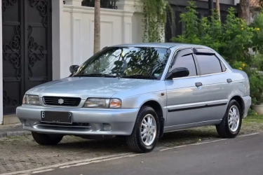 Cari Mobil Bekas Seharga Motor buat Musim Hujan? Cek Suzuki Baleno Sedan Generasi Pertama