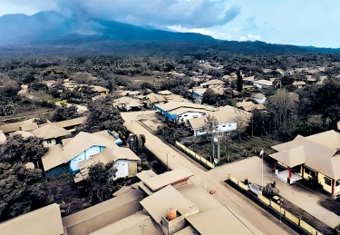 Dampak Erupsi Lewotobi Laki-Laki, 5.383 Siswa Tak Bisa Sekolah, Pemerintah Siapkan Sekolah Darurat di Area Pengungsian