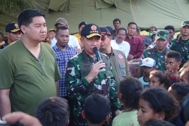 Panglima TNI Turun Tangan Bantu Korban Erupsi Gunung Lewotobi Laki-Laki
