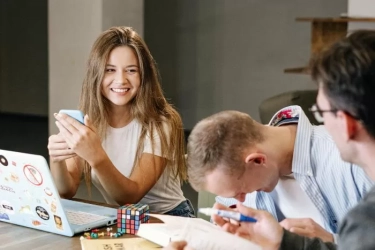 Penerjemah Bahasa Tubuh: 4 Zodiak ini Ahli Membaca Isyarat Bahasa Tubuh, Mampu Mengartikan Kata yang Tidak Dapat Terucap