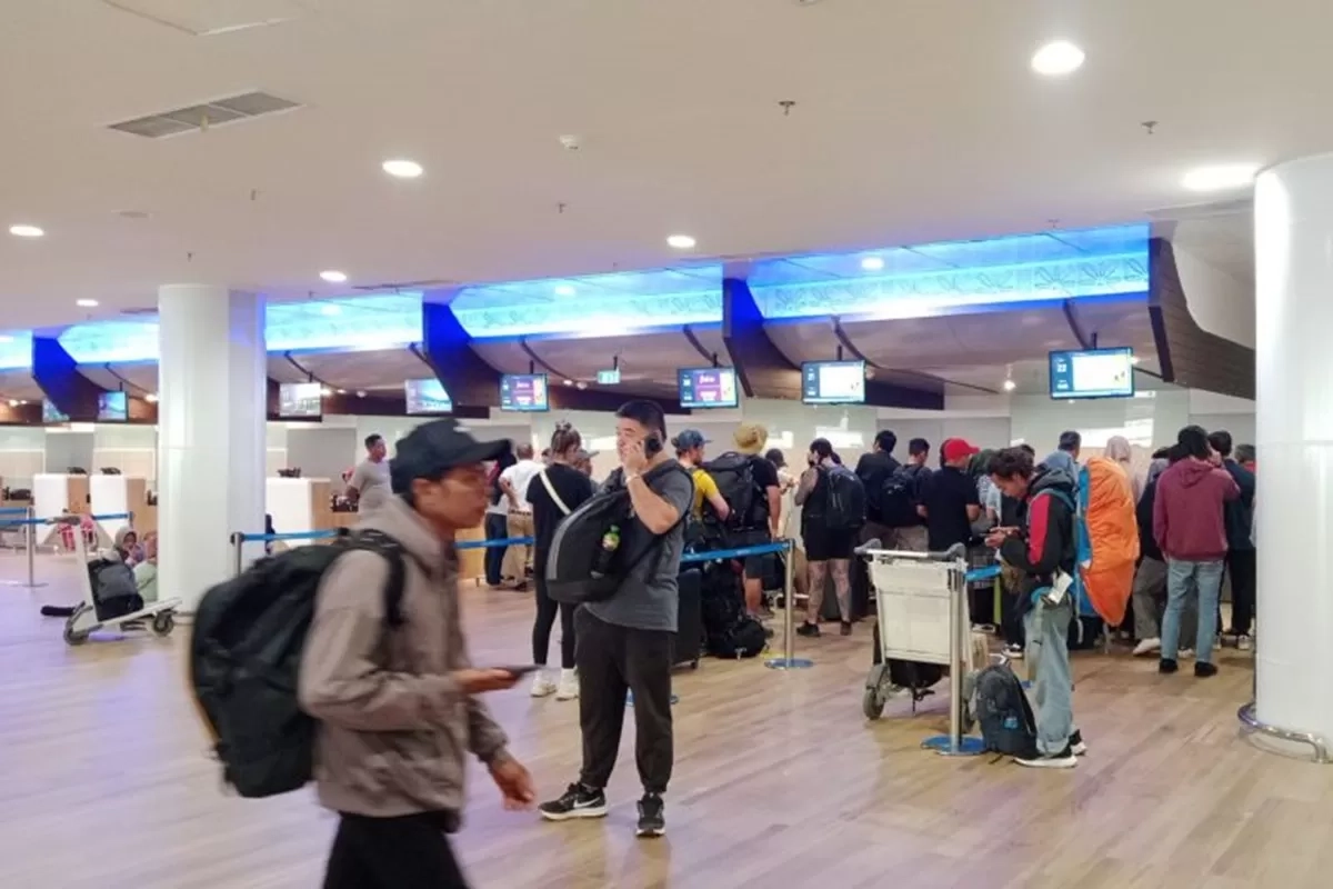 Sempat Terkendala Sebaran Abu Vulkanik Erupsi Gunung Lewotobi Laki-laki, Penerbangan di Bandara Lombok Kembali Normal