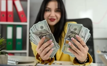 Uang Lancar, Hati Senang: 5 Shio yang Diramalkan Rezekinya Deras Tak Tertandingi pada Awal Bulan Desember