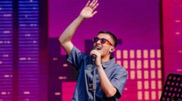 Aziz Hedra Raih Penghargaan Platinum di Singapura