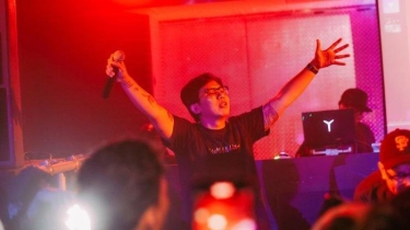 Boniex For Revenge Bahagia Habiskan Malam Bersama Fans di Karaoke Night