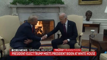 Donald Trump dan Biden Berjabat Tangan, Ahli Bahasa Tubuh: Ini Pertarungan Siapa yang Lebih Berkuasa