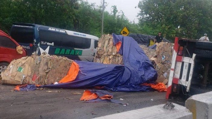 Sopir Truk Pemicu Kecelakaan di Tol Cipularang Baru Bekerja 4 Bulan, Ini Profesi Sebelumnya