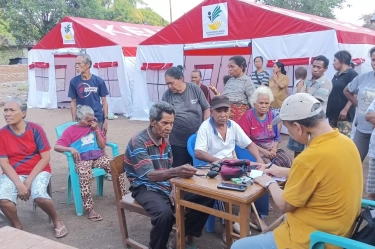 Bantuan Logistik Tahap 3 Tiba, Gus Ipul Pantau Kebutuhan Pengungsi Erupsi Gunung Lewotobi Laki-laki