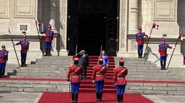 Momen Lagu Indonesia Raya Berkumandang di Istana Palacio Peru, Presiden Prabowo Beri Salam Hormat