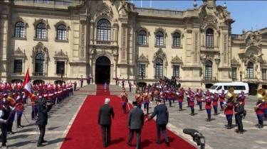 Presiden Prabowo Disambut Karpet Merah Saat Temui Presiden Peru Dina Boluarte di Istana Palacio