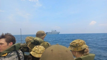 Sensasi Naik Kendaraan Amfibi Militer Australia Hingga Melihat Dapur HMAS Adelaide, Ada Menu Nasi