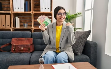 Diam-diam Naik Derajat: 6 Shio yang Kerja Keras Tak Terduga dan Cepat Menjadi Konglomerat Penuh Rezeki