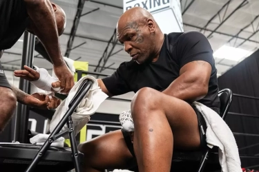 Rekor Tinju Mike Tyson: Kisah Sang Juara Termuda yang Guncang Dunia