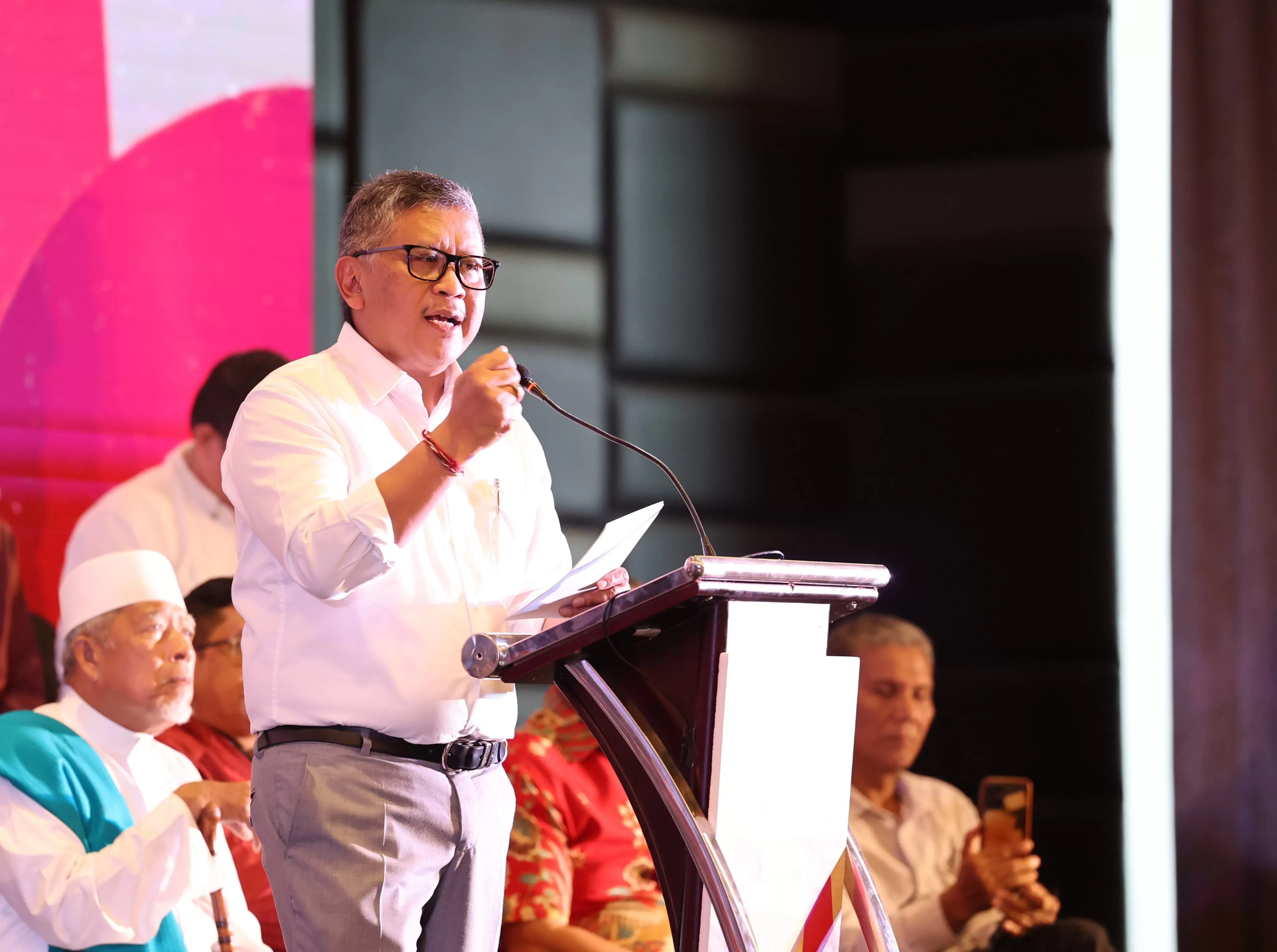 Hasto PDIP Ceritakan Kisah Bobby Nasution yang Lupa Diri hingga Berpindah Partai