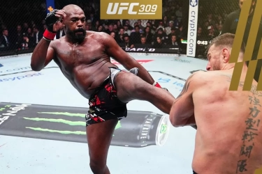 Jon Jones Perkasa! Hancurkan Stipe Miocic, Pertarungan 2 Goat UFC 309 Berakhir Tragis