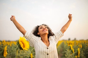 Perempuan dengan 4 Zodiak Ini Menjadi Semakin Cantik dan Percaya Diri Seiring Bertambahnya Usia