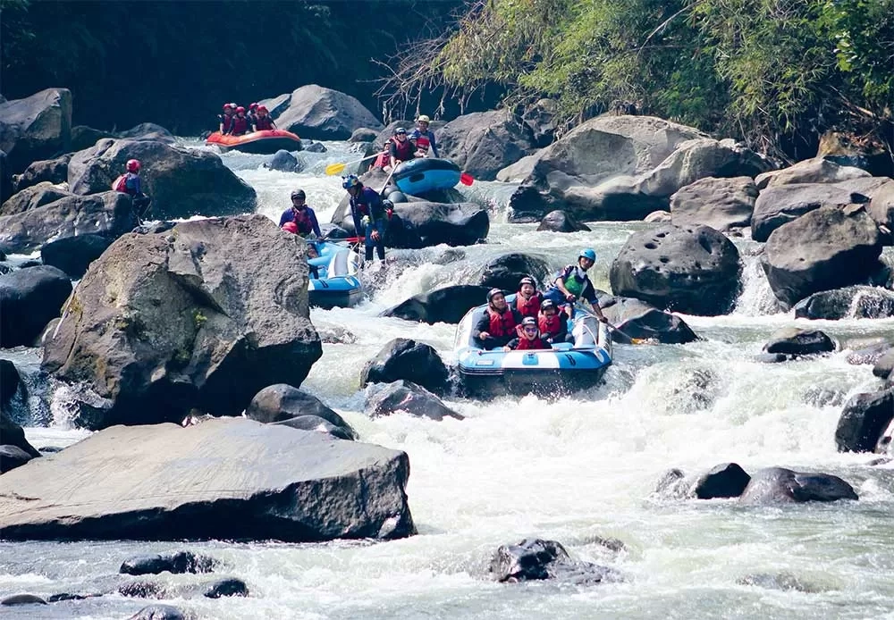 Wisatawan Bisa Uji Adrenalin lewat Rafting di Sungai Ciwidey