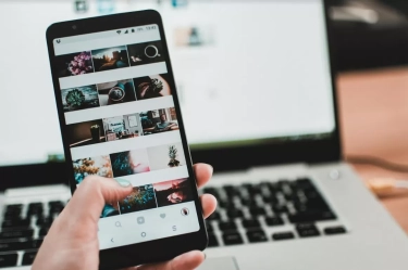 8 Perilaku Seseorang Stalking Medsos Sang Mantan Menurut Psikologi, Hati-hati Terobsesi Hingga Cemburu!