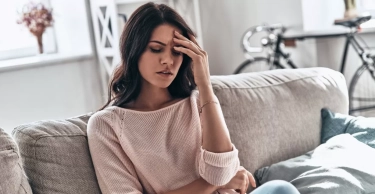8 Tanda Perempuan Memiliki Pola Pikir yang Belum Matang Secara Emosional Menurut Psikologi, Apa Saja?