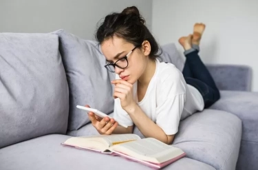 Orang yang Tumbuh Dewasa dengan Membaca Buku Bakal Punya 9 Sifat dan Karakteristik Unik, Apa Saja?