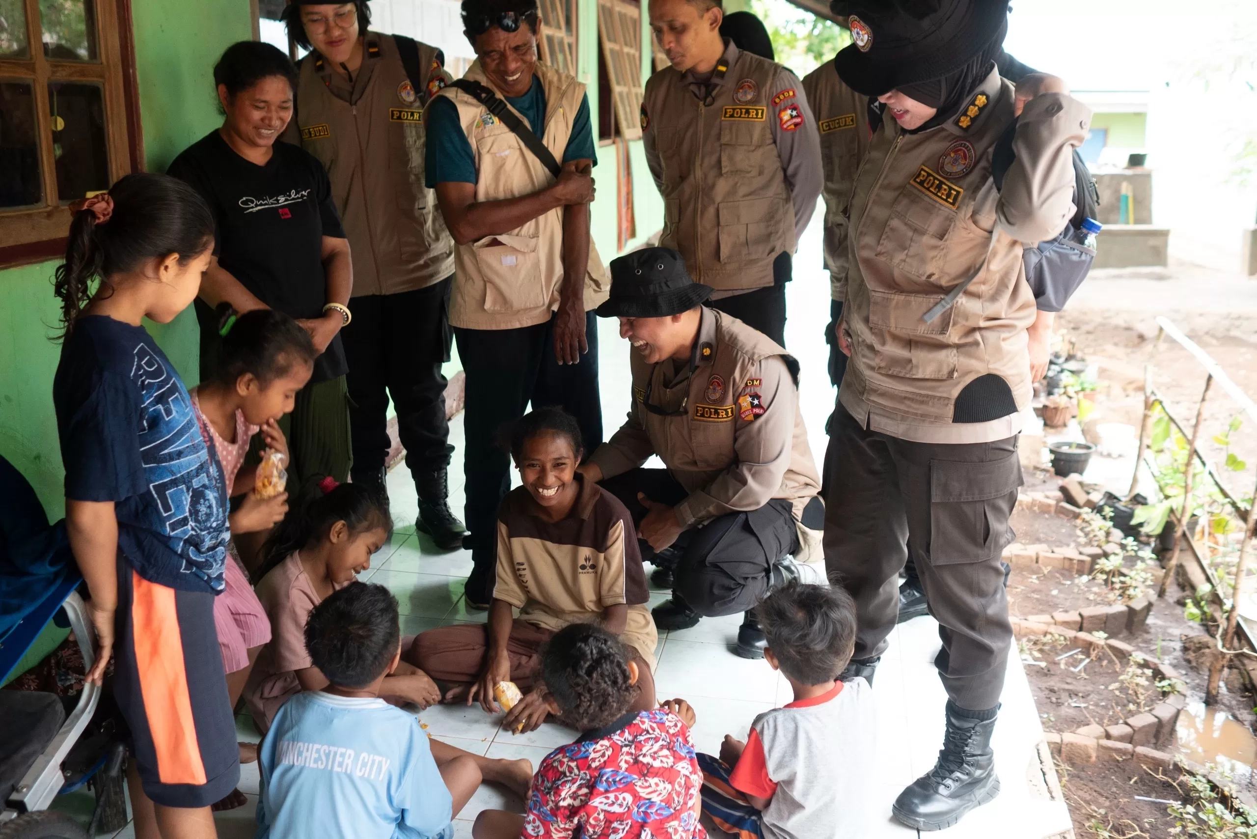 Polri Kirim Tim Trauma Healing untuk Bantu Korban Erupsi Lewotobi