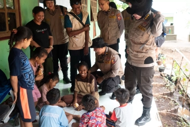 Polri Kirim Tim Trauma Healing untuk Bantu Korban Erupsi Lewotobi