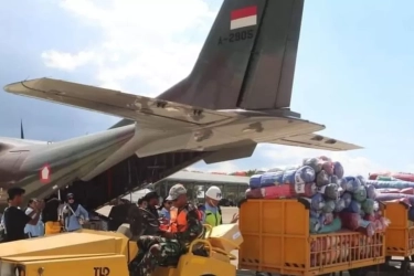Tak hanya Kapal Perang, TNI huga Kerahkan Pesawat Angkatan Udara Kirim Bantuan untuk Korban Erupsi Gunung Lewotobi Laki-Laki