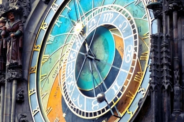 8 Zodiak yang Diramalkan Tajir Melintir di Tahun 2025, Siapkah Anda Menjadi Salah Satunya?