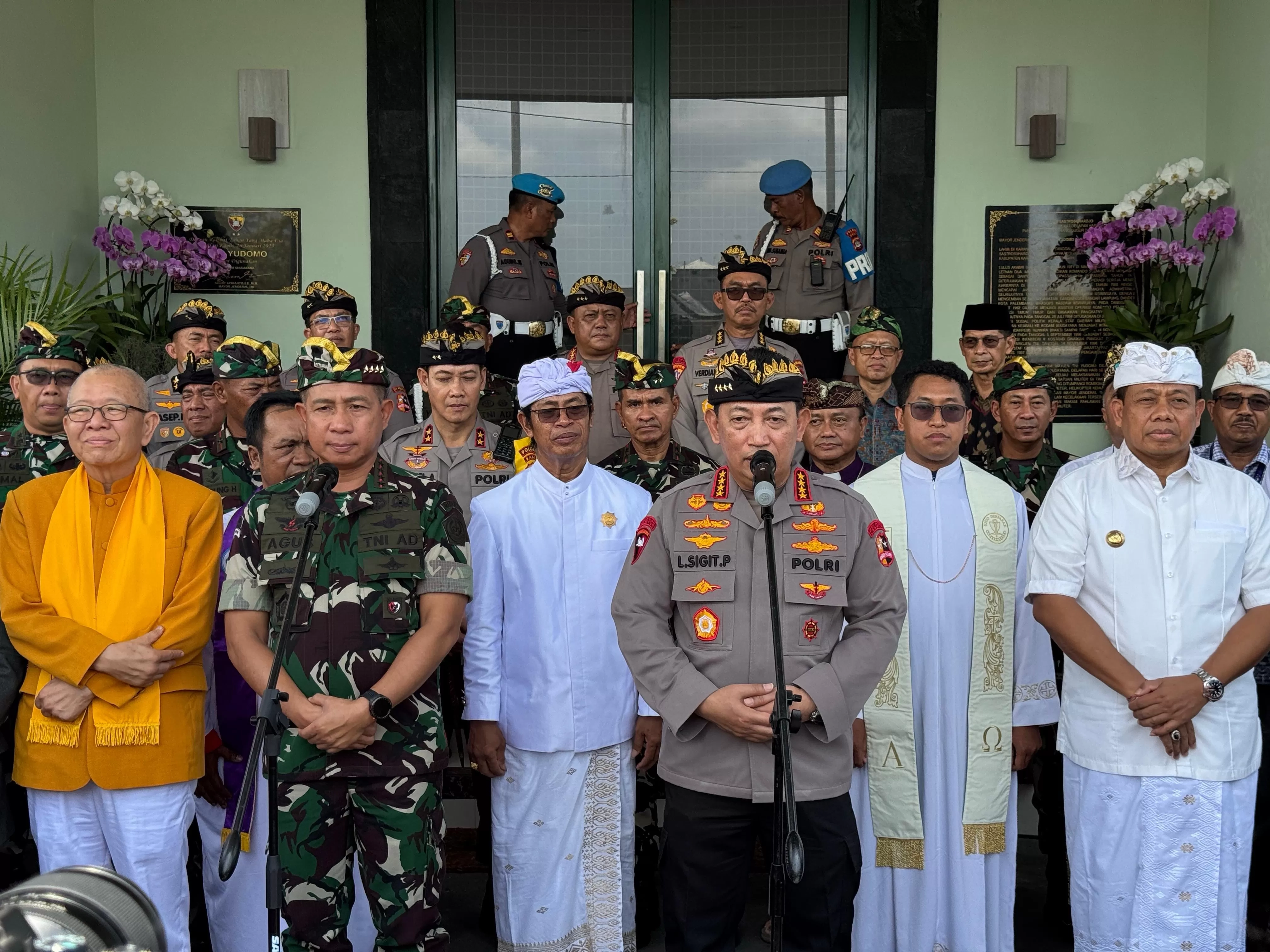 Ikhtiar Pilkada Damai, Kapolri Sigit Hadiri Doa Lintas Agama di Bali