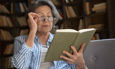 Perempuan yang Menjadi Lebih Percaya Diri di Usia 50-an, Biasanya Mengadopsi 7 Kebiasaan Ini