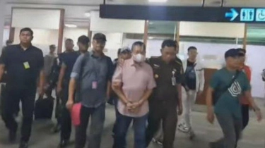 Ditangkap di Singapura, Pendiri Sriwijaya Air Hendry Lie Tiba di Bandara dengan Tangan Terborgol