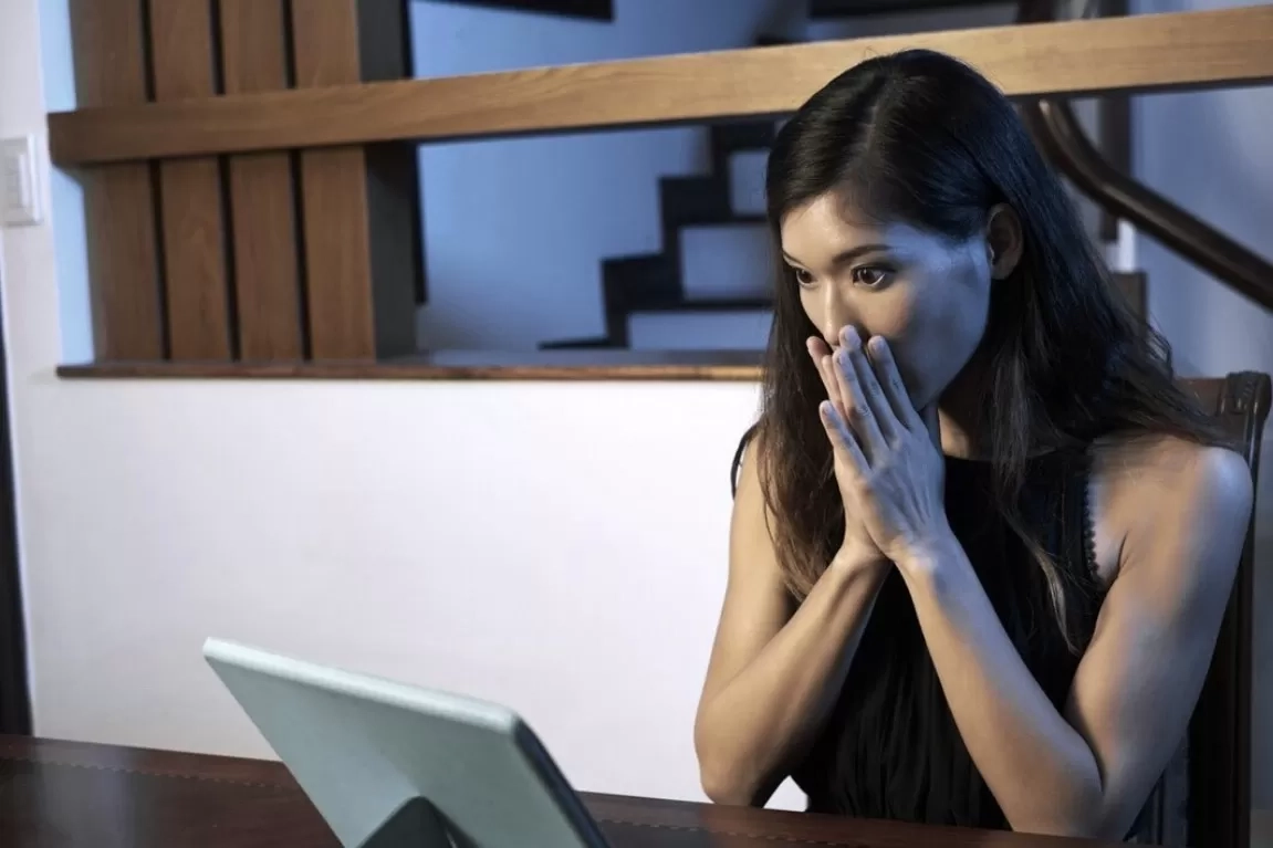 8 Sifat Orang yang Diam-diam Suka Stalking Mantan Pasangan di Media Sosial Menurut Psikologi
