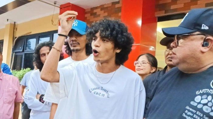 Biasanya Cengengesan, Vadel Badjideh Murka karena Kehadiran 2 Orang Ini di Kantor Polisi