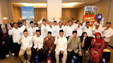 Dukung Pemberdayaan Umat, AQUA dan DMI Berangkatkan 20 Khadimatul Masjid Umrah