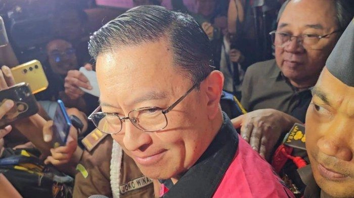 Ternyata Ini Alasan Tom Lembong Tersenyum Saat Ditahan dalam Kasus Impor Gula