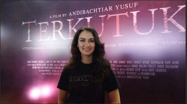 Atiqah Hasiholan Hadapi Tantangan Saat Jadi Jurnalis Foto di Film Horor 'Terkutuk'