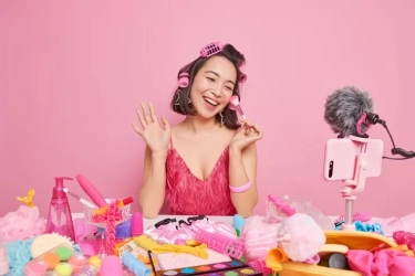 Orang-orang yang Menyadari bahwa Selebriti dan Influencer hanya Berbagi Gaya Hidup Palsu di Media Sosial Biasanya Memiliki Ciri-ciri Karakter Ini